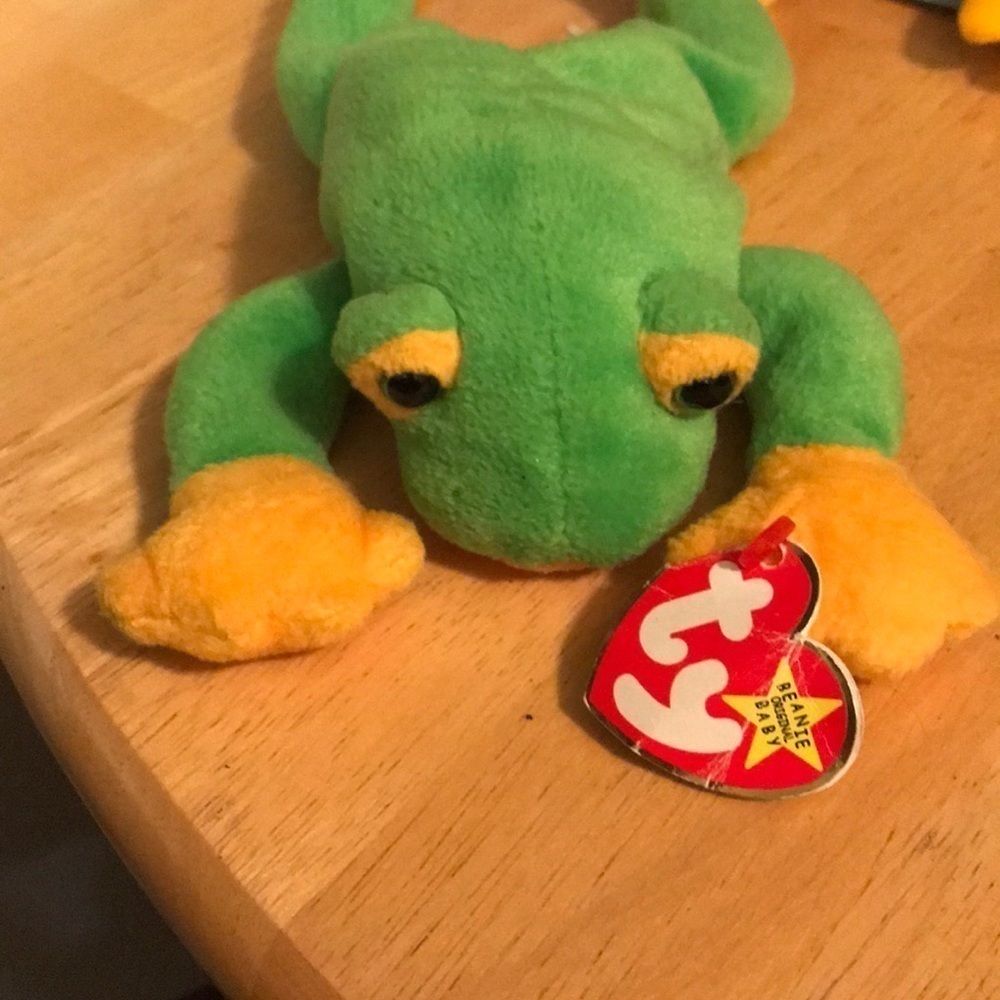 NWT Smoochy frog ty beanie baby